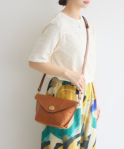 SAN HIDEAKI MIHARA(サンヒデアキミハラ)の「【SAN HIDEAKIMIHARA】メールバッグS(ショルダーバッグ・レディース・ベージュ/キャメル・MEDIUM)」の20枚目の写真