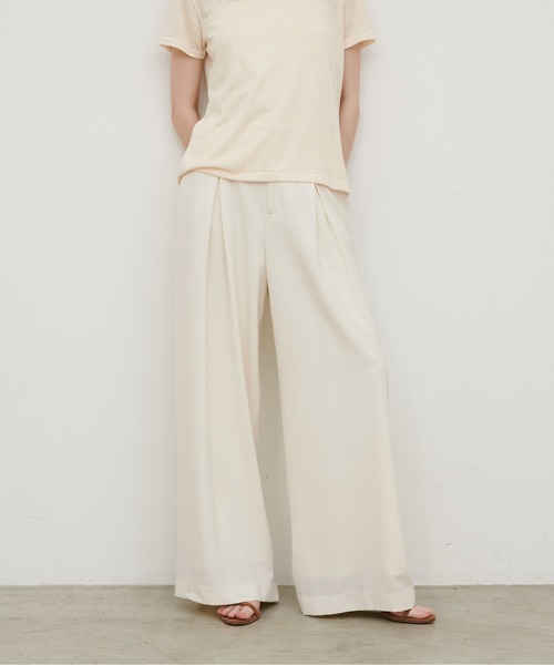 LARUTA（ラルータ）の「【LARUTA】［接触冷感・UVカット］BOXタックワイドパンツ（スラックス・レディース・ブラック/ブラウン/アイボリー/グレイッシュベージュ・MEDIUM/LARGE）」の2枚目の写真