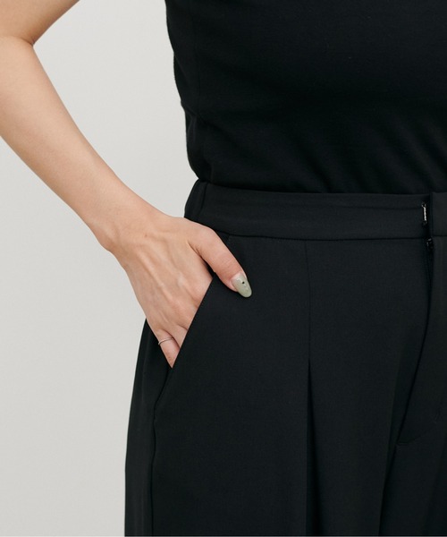 LARUTA（ラルータ）の「【LARUTA】［接触冷感・UVカット］BOXタックワイドパンツ（スラックス・レディース・ブラック/ブラウン/アイボリー/グレイッシュベージュ・MEDIUM/LARGE）」の8枚目の写真