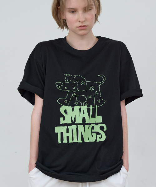 Majournee(マジョネ)の「SMALL THINGS GRAPHIC T-SHIRT_BLACK(Tシャツ/カットソー・レディース・ブラック・ONE SIZE)」の1枚目の写真
