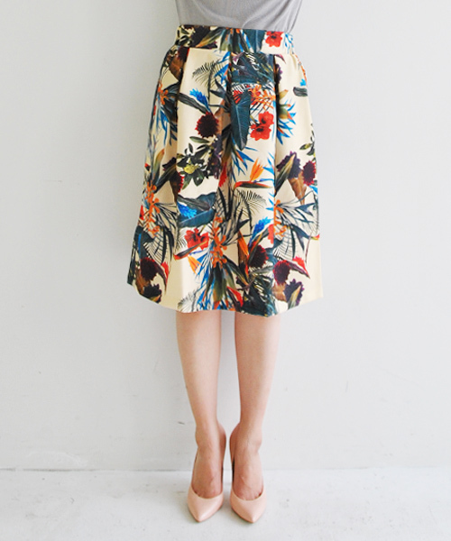 IEDIT（イディット）の「鮮やかな色遣いが印象的なボタニカル柄プリントのほめられふんわりスカート 　　　（スカート・レディース・カラフル・SMALL/MEDIUM/LARGE）」の8枚目の写真