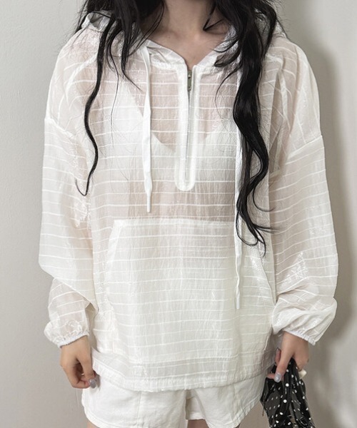 FACTOTUM(ファクトタム)の「フード付きボーダー柄薄手トップス(Tシャツ/カットソー・レディース・ホワイト/ベージュ・FREE)」の4枚目の写真