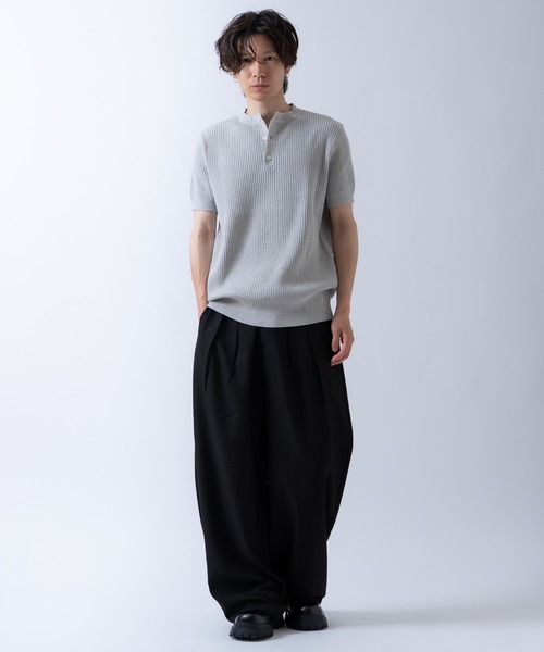 Crownor(クラウノアー)の「ヘンリーネック リブニット 半袖 Tシャツ(ニット/セーター・メンズ・ブラック/グレー/ホワイト・LARGE/MEDIUM)」の10枚目の写真