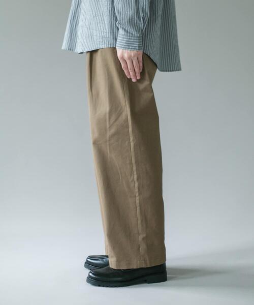 URBAN RESEARCH DOORS(アーバンリサーチドアーズ)の「1タックワイドストレートチノパンツ 26AW(その他パンツ・メンズ・ベージュ/ネイビー・MEDIUM/LARGE)」の9枚目の写真