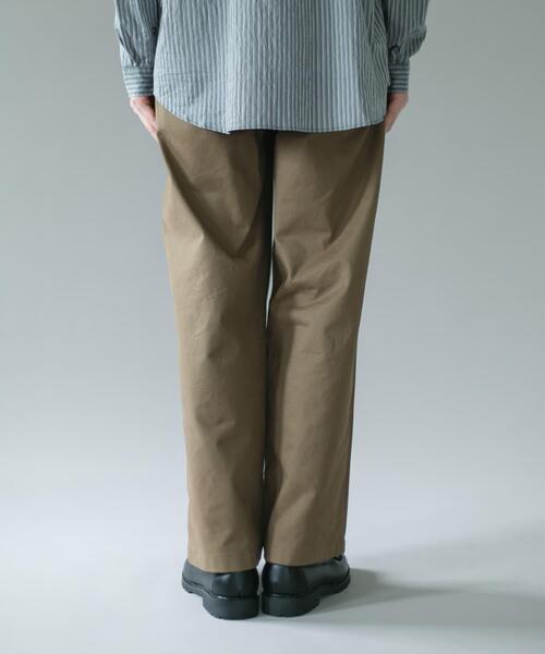 URBAN RESEARCH DOORS(アーバンリサーチドアーズ)の「1タックワイドストレートチノパンツ 26AW(その他パンツ・メンズ・ベージュ/ネイビー・MEDIUM/LARGE)」の10枚目の写真