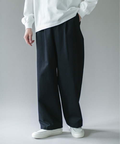 URBAN RESEARCH DOORS（アーバンリサーチドアーズ）の「1タックワイドストレートチノパンツ（チノパンツ・メンズ・ベージュ/ネイビー・MEDIUM/LARGE）」の3枚目の写真