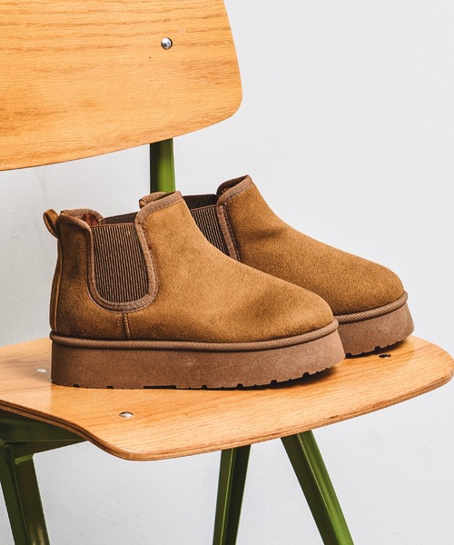 MEI(メイ)の「【MEI メイ】SUEDE LIKE SIDE GORE BOOTS 厚底 スエードライク サイドゴアブーツ(ボアライニング)(ブーツ・レディース・ブラウン/ベージュ/ブラック・S/M/L)」の2枚目の写真