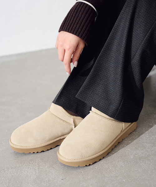 FRAMeWORK（フレームワーク）の「≪追加≫UGG/アグ CLASSIC SLIPPER（その他シューズ・レディース・ブラック/ライトグレー・24cm/23cm/22cm/25cm）」の4枚目の写真