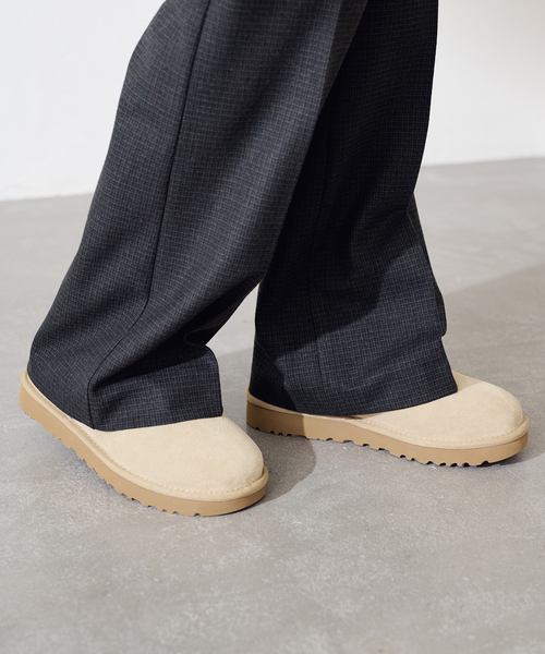 FRAMeWORK（フレームワーク）の「≪追加≫UGG/アグ CLASSIC SLIPPER（その他シューズ・レディース・ブラック/ライトグレー・24cm/23cm/22cm/25cm）」の5枚目の写真
