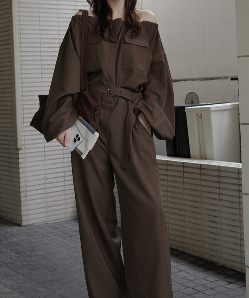 WILLFULLY(ウィルフリー)の「off shoulder shirring blousing all-in-one(つなぎ/オールインワン・レディース・ブラック/ブラウン・FREE)」の5枚目の写真