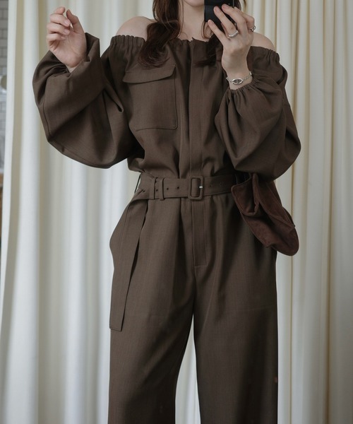 WILLFULLY(ウィルフリー)の「off shoulder shirring blousing all-in-one(つなぎ/オールインワン・レディース・ブラック/ブラウン・FREE)」の7枚目の写真