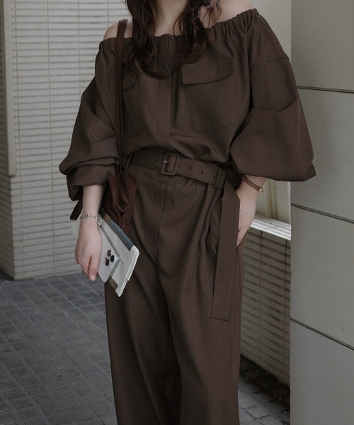 WILLFULLY(ウィルフリー)の「off shoulder shirring blousing all-in-one(つなぎ/オールインワン・レディース・ブラック/ブラウン・FREE)」の10枚目の写真