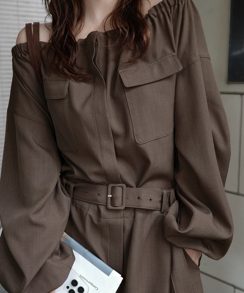 WILLFULLY(ウィルフリー)の「off shoulder shirring blousing all-in-one(つなぎ/オールインワン・レディース・ブラック/ブラウン・FREE)」の11枚目の写真