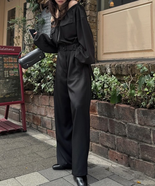 WILLFULLY(ウィルフリー)の「off shoulder shirring blousing all-in-one(つなぎ/オールインワン・レディース・ブラック/ブラウン・FREE)」の12枚目の写真