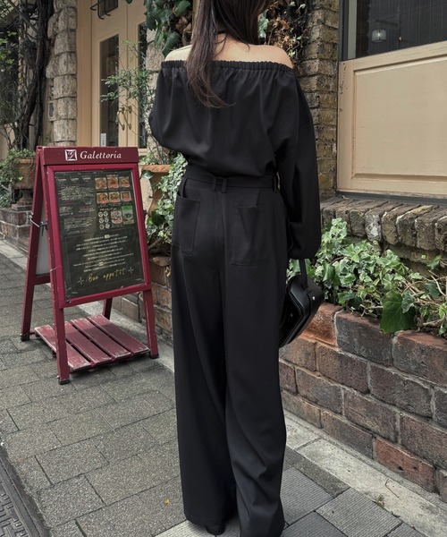 WILLFULLY(ウィルフリー)の「off shoulder shirring blousing all-in-one(つなぎ/オールインワン・レディース・ブラック/ブラウン・FREE)」の17枚目の写真