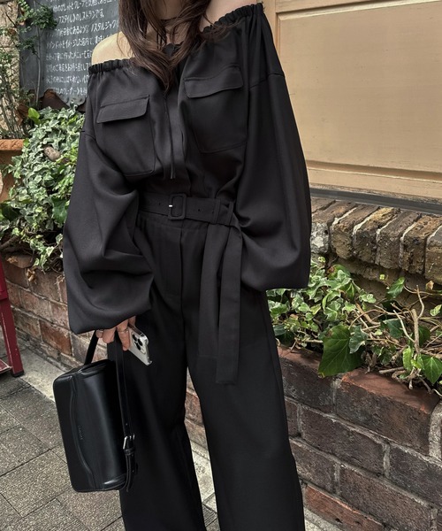 WILLFULLY(ウィルフリー)の「off shoulder shirring blousing all-in-one(つなぎ/オールインワン・レディース・ブラック/ブラウン・FREE)」の19枚目の写真