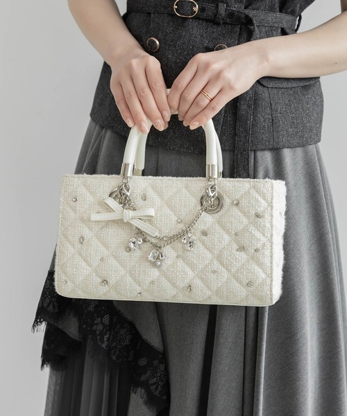 RANDA(ランダ)の「【Special Bag】2WAY チャーム付きビジューキルティングバッグ(ショルダーバッグ・レディース・ピンク/アイボリー/ネイビー・M)」の2枚目の写真