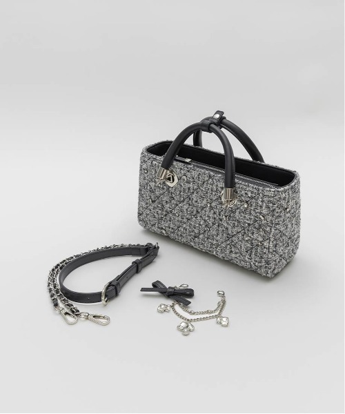 RANDA(ランダ)の「【Special Bag】2WAY チャーム付きビジューキルティングバッグ(ショルダーバッグ・レディース・ピンク/アイボリー/ネイビー・M)」の18枚目の写真