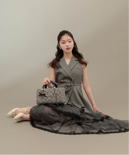 RANDA(ランダ)の「【Special Bag】2WAY チャーム付きビジューキルティングバッグ(ショルダーバッグ・レディース・ピンク/アイボリー/ネイビー・M)」の7枚目の写真