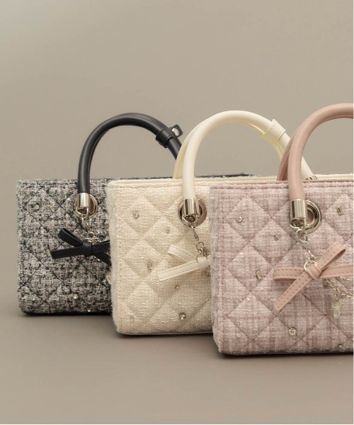 RANDA(ランダ)の「【Special Bag】2WAY チャーム付きビジューキルティングバッグ(ショルダーバッグ・レディース・ピンク/アイボリー/ネイビー・M)」の5枚目の写真