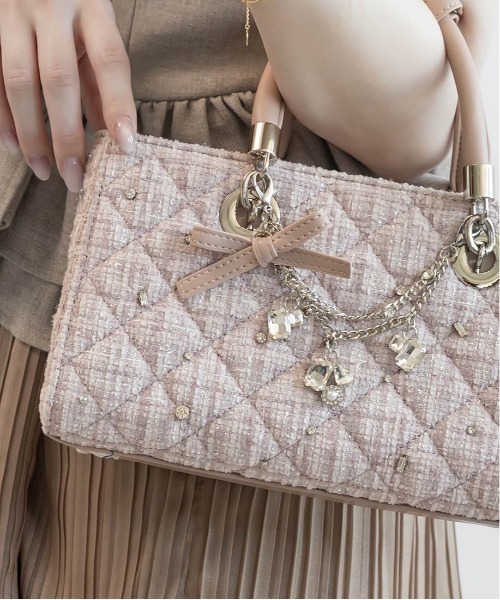 RANDA(ランダ)の「【Special Bag】2WAY チャーム付きビジューキルティングバッグ(ショルダーバッグ・レディース・ピンク/アイボリー/ネイビー・M)」の13枚目の写真