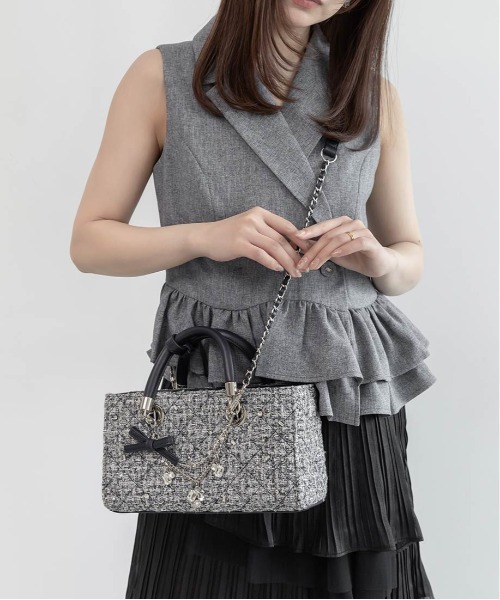 RANDA(ランダ)の「【Special Bag】2WAY チャーム付きビジューキルティングバッグ(ショルダーバッグ・レディース・ピンク/アイボリー/ネイビー・M)」の11枚目の写真