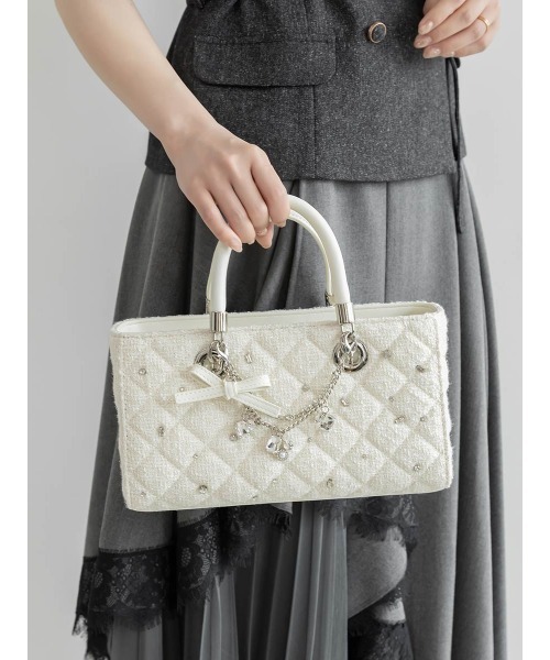 RANDA(ランダ)の「【Special Bag】2WAY チャーム付きビジューキルティングバッグ(ショルダーバッグ・レディース・ピンク/アイボリー/ネイビー・M)」の17枚目の写真