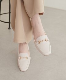 ビットベルト付きパンプス