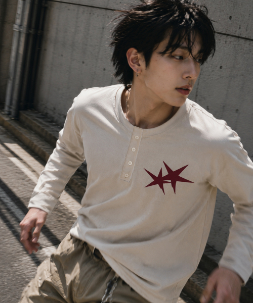 GRAVER ORDINARY（グレイバーオーディナリー）の「[ODNR UNISEX] Small Twins Star ヘンリーネック ロングスリーブ 長袖Tシャツ_Charcoal（Tシャツ/カットソー・レディース・チャコール・LARGE/MEDIUM）」の5枚目の写真