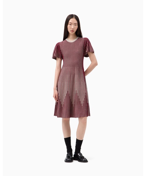 EMPORIO ARMANI(エンポリオアルマーニ)の「【エンポリオ アルマーニ】ウィメンズ レギュラーフィット ストライプ ニットドレス ワンピース(ワンピース・レディース・ブラック/ボルドー・36/42/40/38)」の1枚目の写真