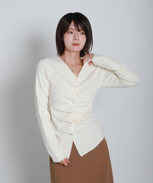 libelle more(リベル モア)の「フロントタックギャザーカーディガン(カーディガン/ボレロ・レディース・ブラック/アイボリー/レッド/チャコールグレー・M)」の1枚目の写真