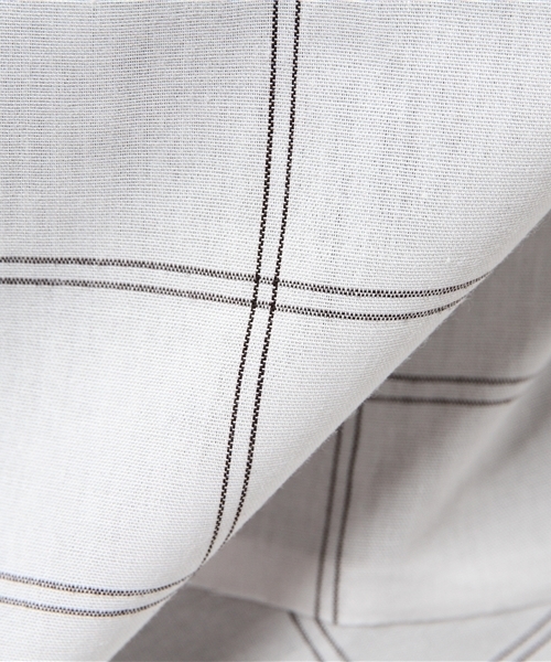 IEDIT（イディット）の「【通勤コーデに◎】ＤＲＥＣＯ　ｂｙ　ＩＥＤＩＴ　形態安定加工素材でイージーケア！ビジュー付き印象美人ペプラムブラウス＜ホワイト＞　　　（シャツ/ブラウス・レディース・ホワイト・MEDIUM/SMALL/X-LARGE/LARGE/XX-LARGE）」の18枚目の写真