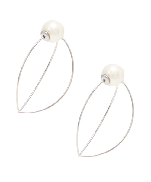 A part by（アパートバイ）の「パールキャッチリッタイピアス 723374 （ピアス（両耳用）・レディース・ゴールド/シルバー・FREE）」の2枚目の写真