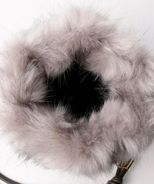 Jewel Changes(ジュエルチェンジズ)の「【WEB限定】◎JC フェイクファーポシェット / ショルダーバッグ(ショルダーバッグ・レディース・ライトグレー/ナチュラル/レッド・フリ-)」の21枚目の写真