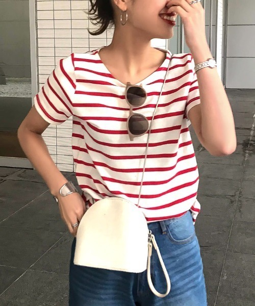 KOBE LETTUCE（コウベレタス）の「[無地/ボーダー柄]コットン100％半袖シンプルTシャツ（Tシャツ/カットソー・レディース・ホワイト系その他3/レッド系その他/ホワイト×ネイビー/ブルー系その他/ブラック/ブルー系その他3/ホワイト系その他2/レモンイエロー/ホワイト系その他6/ホワイト×ブラック/ホワイト×ブルー/ライトカーキ/ネイビー/オフホワイト/ホワイト系その他4/ブラック系その他/ホワイト系その他5/ホワイト×グレー/ホワイト×レッド/ベージュ系その他2/その他2/ブラック系その他4/ブラック系その他3/その他1/ベージュ系その他3/ピンク系その他/その他3/その他4/ホワイト×グリーン/その他5/オレンジ系その他/ベージュ系その他4/ベージュ系その他5/ピンク系/ピンク系1/グリーン系1/グリーン系・FREE）」の3枚目の写真