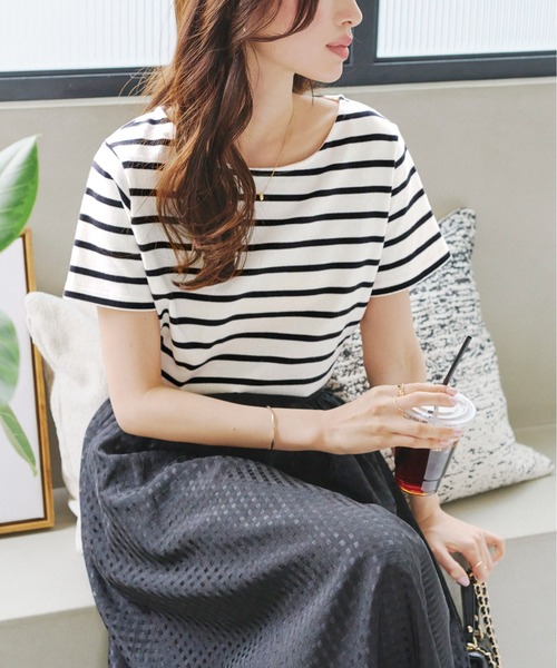 KOBE LETTUCE（コウベレタス）の「[無地/ボーダー柄]コットン100％半袖シンプルTシャツ（Tシャツ/カットソー・レディース・ホワイト系その他3/レッド系その他/ホワイト×ネイビー/ブルー系その他/ブラック/ブルー系その他3/ホワイト系その他2/レモンイエロー/ホワイト系その他6/ホワイト×ブラック/ホワイト×ブルー/ライトカーキ/ネイビー/オフホワイト/ホワイト系その他4/ブラック系その他/ホワイト系その他5/ホワイト×グレー/ホワイト×レッド/ベージュ系その他2/その他2/ブラック系その他4/ブラック系その他3/その他1/ベージュ系その他3/ピンク系その他/その他3/その他4/ホワイト×グリーン/その他5/オレンジ系その他/ベージュ系その他4/ベージュ系その他5/ピンク系/ピンク系1/グリーン系1/グリーン系・FREE）」の6枚目の写真