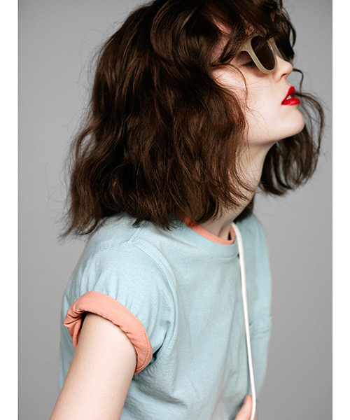 MOUSSY（マウジー）の「Hanes POCKET TEE C NECK（Tシャツ/カットソー・レディース・ライトイエロー/ホワイト/ライトブルー/ピンク・1/2）」の3枚目の写真