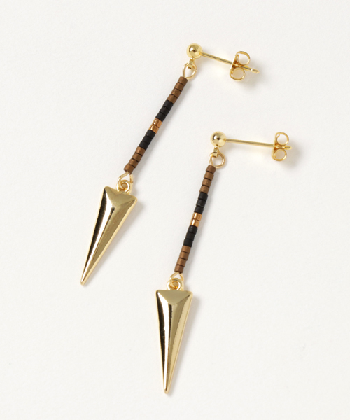 Culture Medium（カルチャーミディアム）の「トライアングルモチーフピアス（ピアス（両耳用）・レディース・グレー/ブラック/サックスブルー/ホワイト/ピンク・FREE）」の4枚目の写真