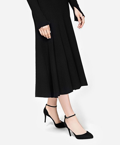 CHARLES & KEITH(チャールズ & キース)の「ベーシックアンクルストラップヒール / BASIC ANKLE STRAP HEELS(サンダル・レディース・ブラック/ピンク/バーガンディー・22.5cm/23cm/24cm/23.5cm/24.5cm)」の4枚目の写真