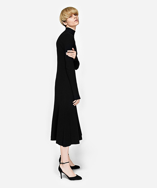 CHARLES & KEITH(チャールズ & キース)の「ベーシックアンクルストラップヒール / BASIC ANKLE STRAP HEELS(サンダル・レディース・ブラック/ピンク/バーガンディー・22.5cm/23cm/24cm/23.5cm/24.5cm)」の8枚目の写真