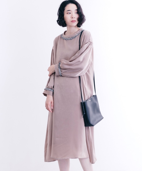 merlot plus(メルロープリュス)の「ボトルネックフリンジワンピース1069(ワンピース・レディース・パープル/ブラック/ベージュ・FREE)」の3枚目の写真