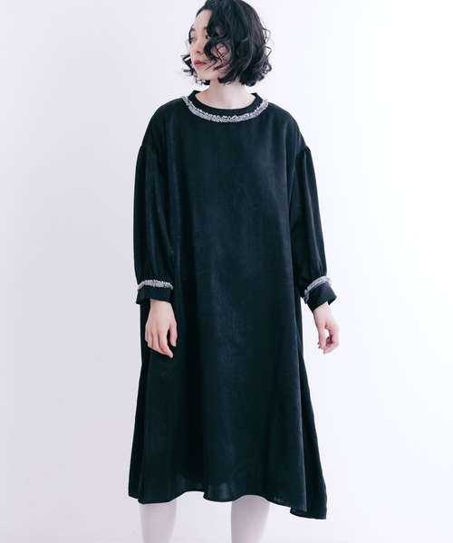 merlot plus(メルロープリュス)の「ボトルネックフリンジワンピース1069(ワンピース・レディース・パープル/ブラック/ベージュ・FREE)」の2枚目の写真
