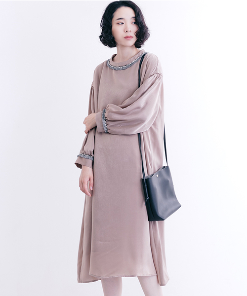 merlot plus(メルロープリュス)の「ボトルネックフリンジワンピース1069(ワンピース・レディース・パープル/ブラック/ベージュ・FREE)」の22枚目の写真