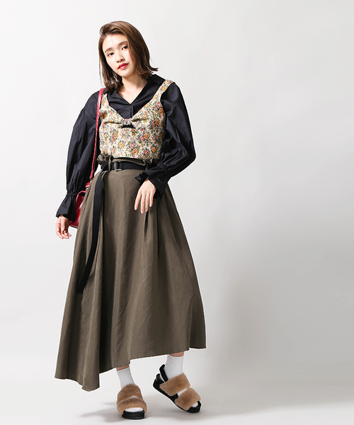 WEGO（ウィゴー）の「WEGO/ピーチサテンベルトロングスカート（スカート・レディース・ダークブラウン/ブラック/カーキ・FREE）」の4枚目の写真