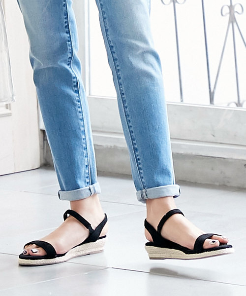 KOBE LETTUCE（コウベレタス）の「ローヒールウェッジソールジュートサンダル（サンダル・レディース・ライトベージュ/ネイビー/キャメル/ピンク/イエロー/ホワイト系その他/ブラック/シルバー系その他/パープル/その他1・L/LL/M/S）」の3枚目の写真