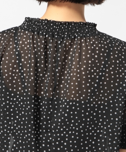 LOWRYS FARM（ローリーズファーム）の「ドットプリエリブラウス　798918（シャツ/ブラウス・レディース・オフホワイト/ブラック/ネイビー・LARGE/MEDIUM）」の5枚目の写真