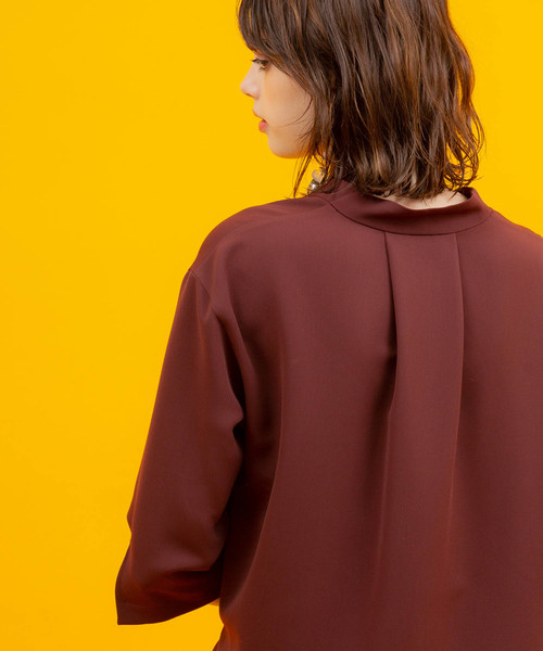 UNITED TOKYO（ユナイテッドトウキョウ）の「スキッパーネックスリットブラウス（シャツ/ブラウス・レディース・ホワイト/バーガンディー/ブラック・1）」の9枚目の写真