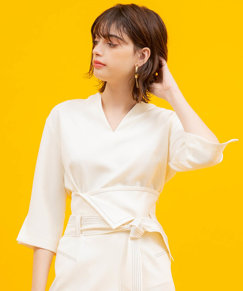 UNITED TOKYO（ユナイテッドトウキョウ）の「スキッパーネックスリットブラウス（シャツ/ブラウス・レディース・ホワイト/バーガンディー/ブラック・1）」の12枚目の写真