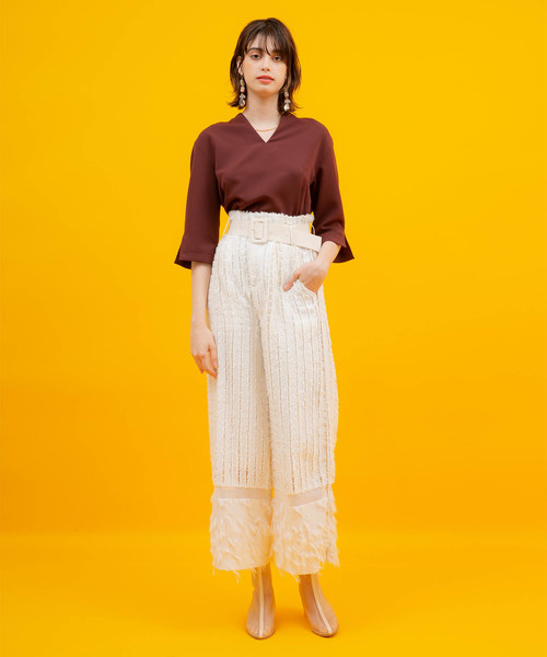 UNITED TOKYO（ユナイテッドトウキョウ）の「スキッパーネックスリットブラウス（シャツ/ブラウス・レディース・ホワイト/バーガンディー/ブラック・1）」の14枚目の写真