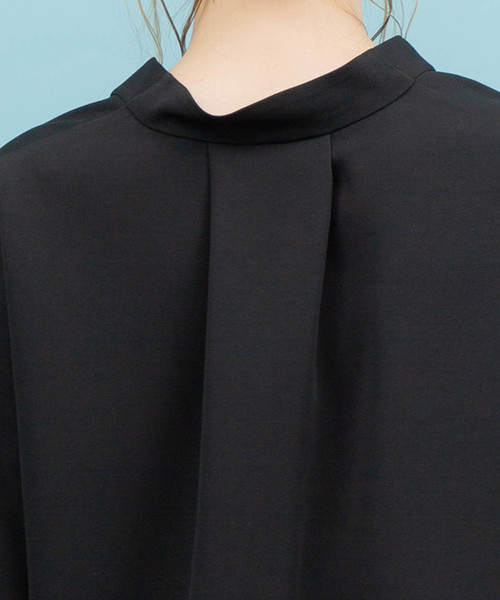 UNITED TOKYO（ユナイテッドトウキョウ）の「スキッパーネックスリットブラウス（シャツ/ブラウス・レディース・ホワイト/バーガンディー/ブラック・1）」の20枚目の写真